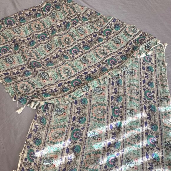 Bohemian Floral Paisley Lightweight Scarf With Tassels - Picture 2 of 5